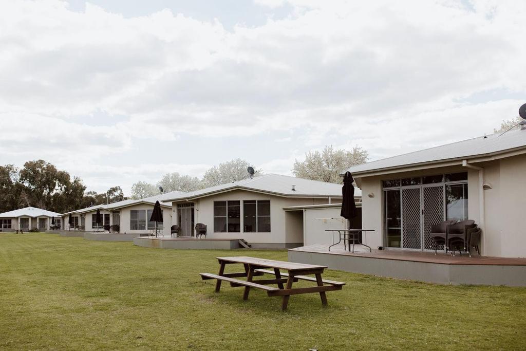 Tindarra Resort Moama Esterno foto